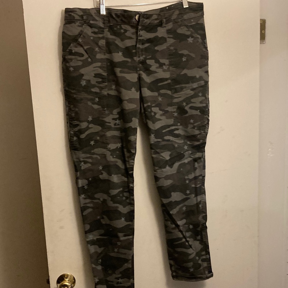 EUC Wit and Wisdom camo pants